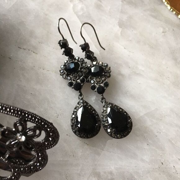 BLACK DROP on aged Silver Dangle Earrings! - Picture 8 of 8